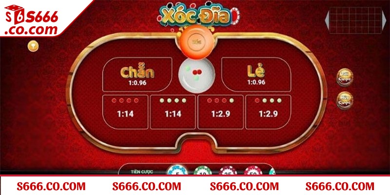 Xóc đĩa là trò chơi dân gian bắt nguồn trong các lễ hội truyền thống Việt Nam